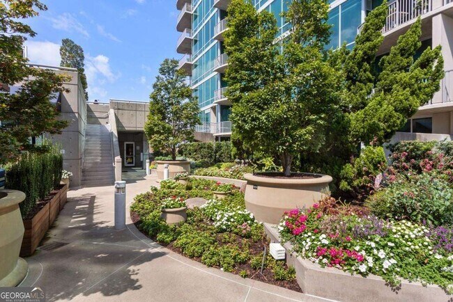 Building Photo - 923 Peachtree St NE