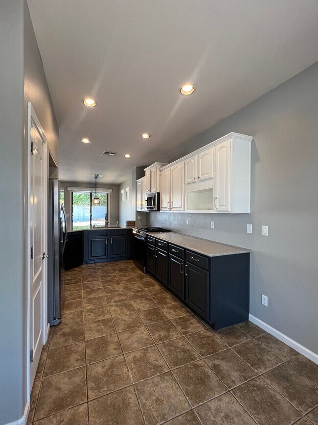 Building Photo - Gorgeous, upgraded home with a sparkling p...