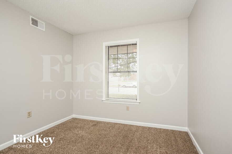 Building Photo - 4834 Walden Glen St