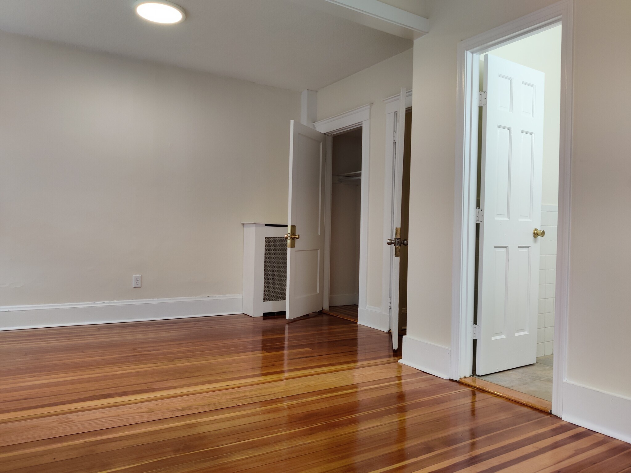 Building Photo - 8 Barrows St