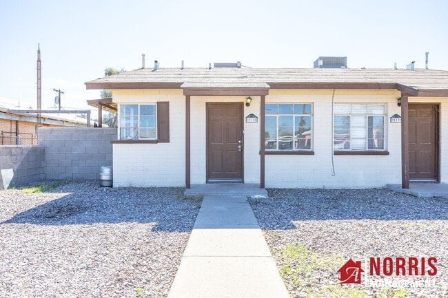 Building Photo - Charming One-Bedroom Duplex