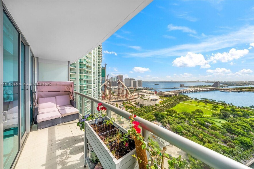 Building Photo - 888 Biscayne Blvd