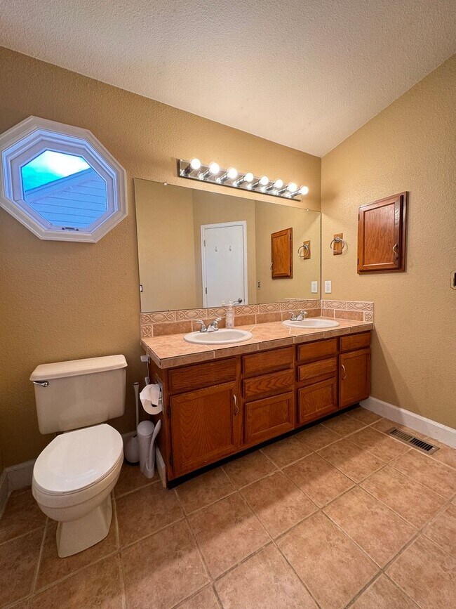 Building Photo - Nice Home in North Loveland