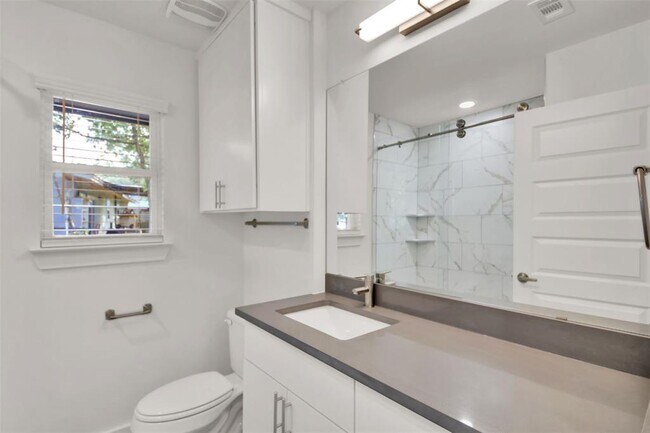 Building Photo - 2101 Benwick Cir