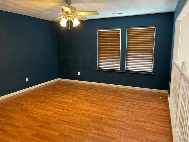 Building Photo - 137 Post Oak Rd