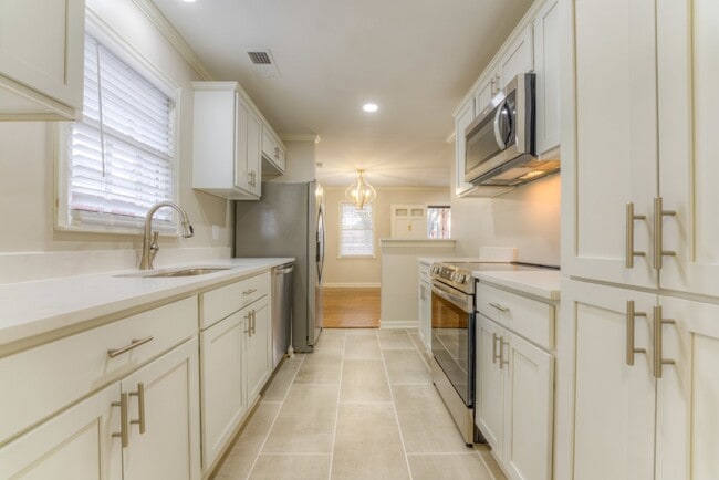 Building Photo - Charming 3-Bedroom Home with Modern Upgrades and Spacious Backyard in a Peaceful Neighborhood