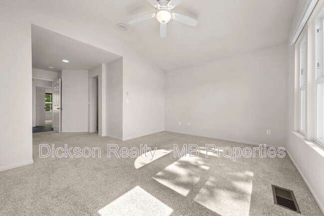 Building Photo - 970 Teresa Pl