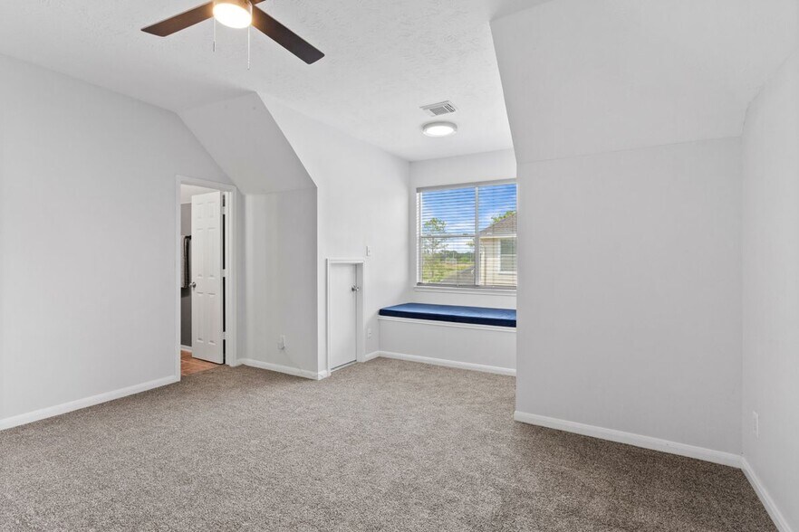 Building Photo - 2855 Everett Dr