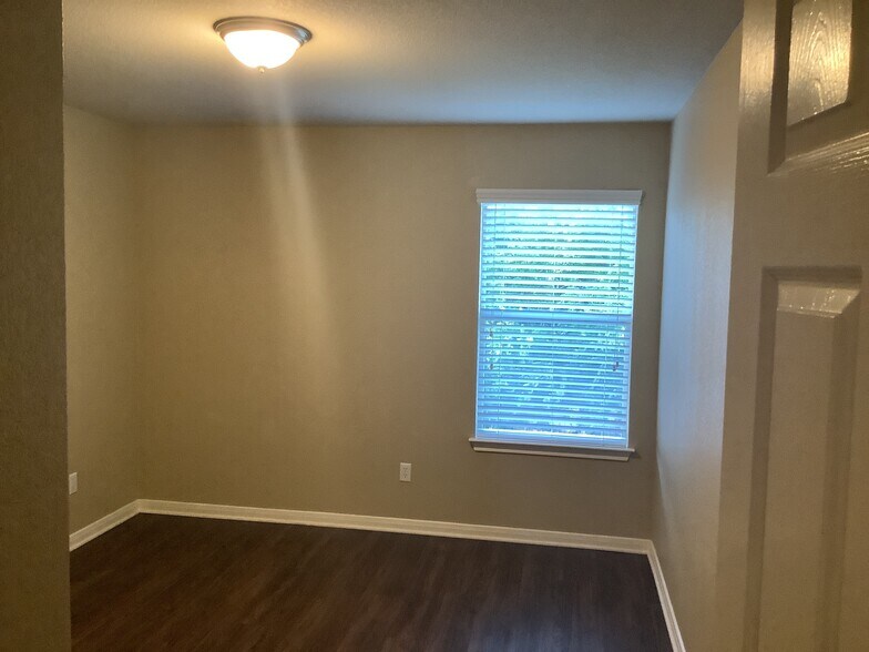 Building Photo - 3800 Veiled Falls Dr