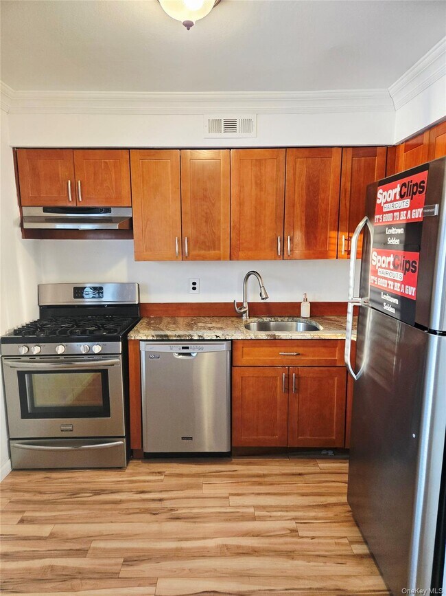 Building Photo - 199 Pointe Cir N