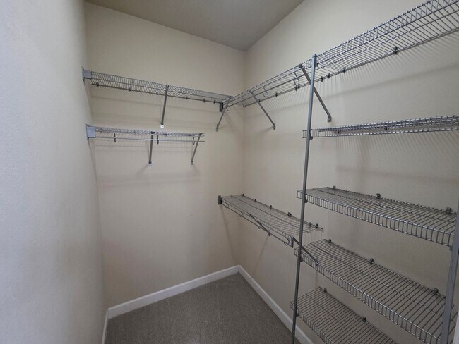 Building Photo - Wonderful Duplex in Eagle Ridge