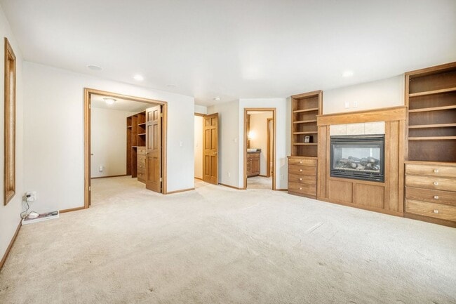 Building Photo - Single Family house on Meridian Valley Country Club.  Gated community