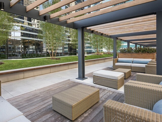Building Photo - 511 N McClurg Ct