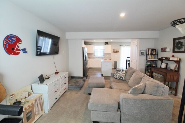 Building Photo - Townhome with a large fenced in yard for rent!