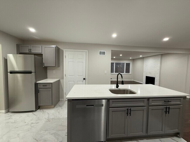 Building Photo - 255 Kawameeh Dr