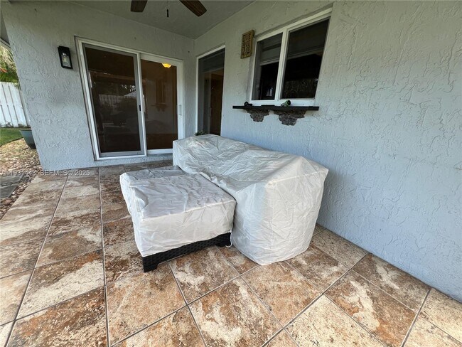 Building Photo - 13721 Newport Manor