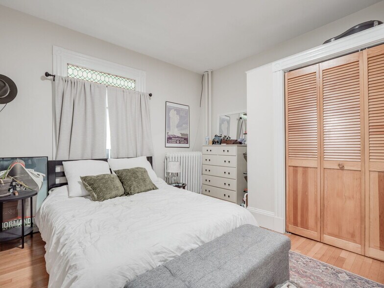 Building Photo - 3 Monmouth St