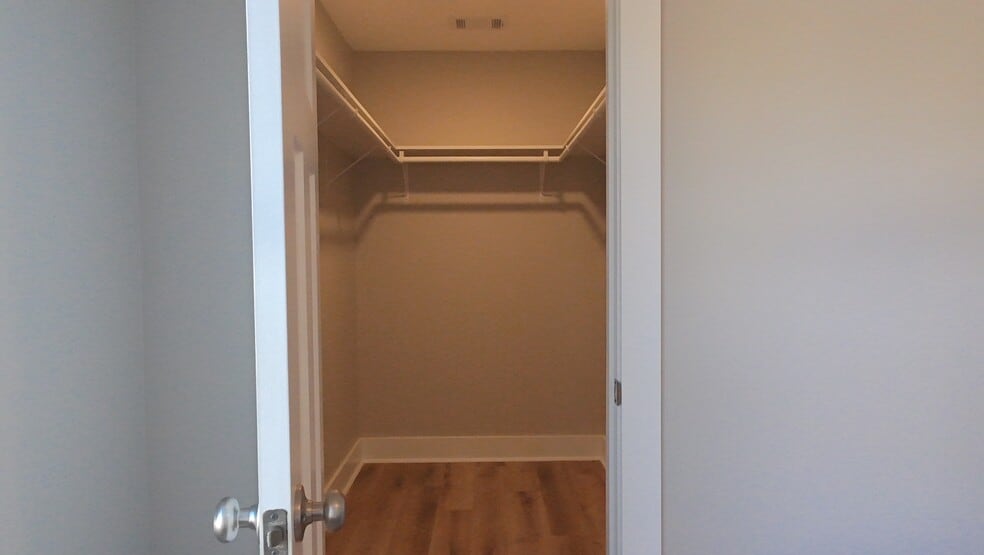 Building Photo - 231 Pine Needle Rd