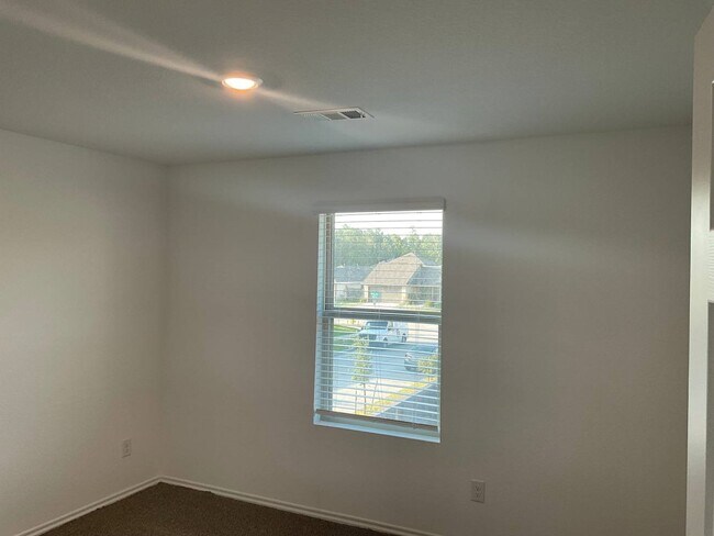 Building Photo - 22303 Stoney Ravine Dr