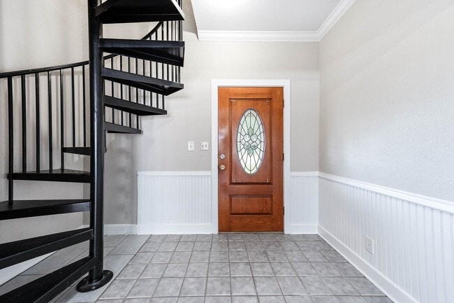 Building Photo - 2245 N Austin Ave