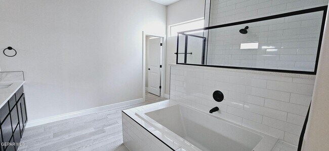 Building Photo - 1822 Bridle