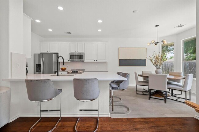 Building Photo - 11805 Emerald Falls Dr