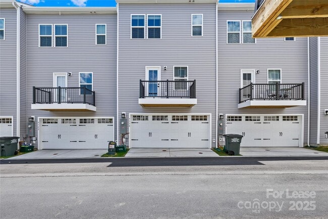 Building Photo - 9338 Mallard Mls Dr