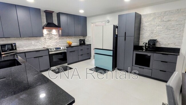 Building Photo - 573 Trailwood Ln SW