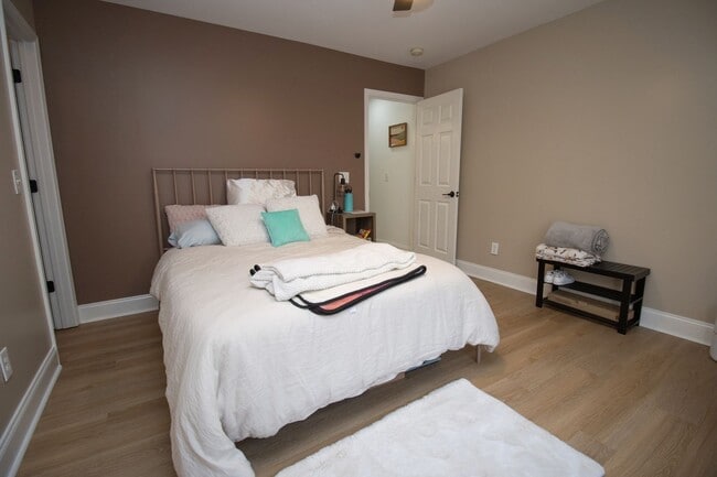 Building Photo - 2 bedroom/2.5 bathroom townhouse in Arsenal Hill