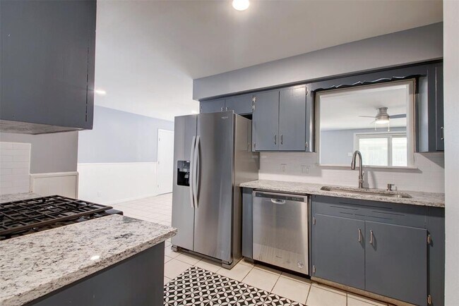 Building Photo - 8705 Parkfield Dr