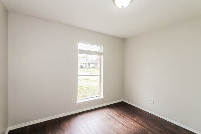 Building Photo - 9506 Lost Eagle Dr