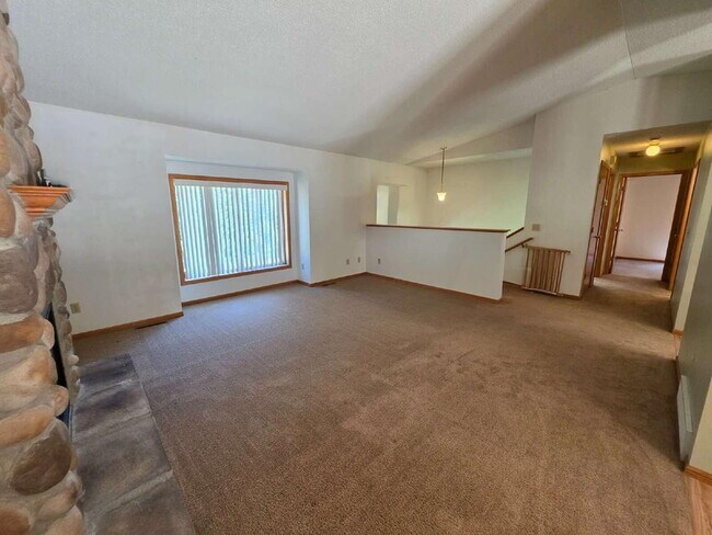 Building Photo - 4 Bedroom 2 Bathroom Home on 5 Acres with Shop, New Deck & Attached Garage