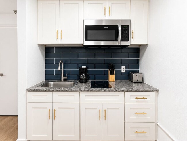 Building Photo - 824 Camino La Costa