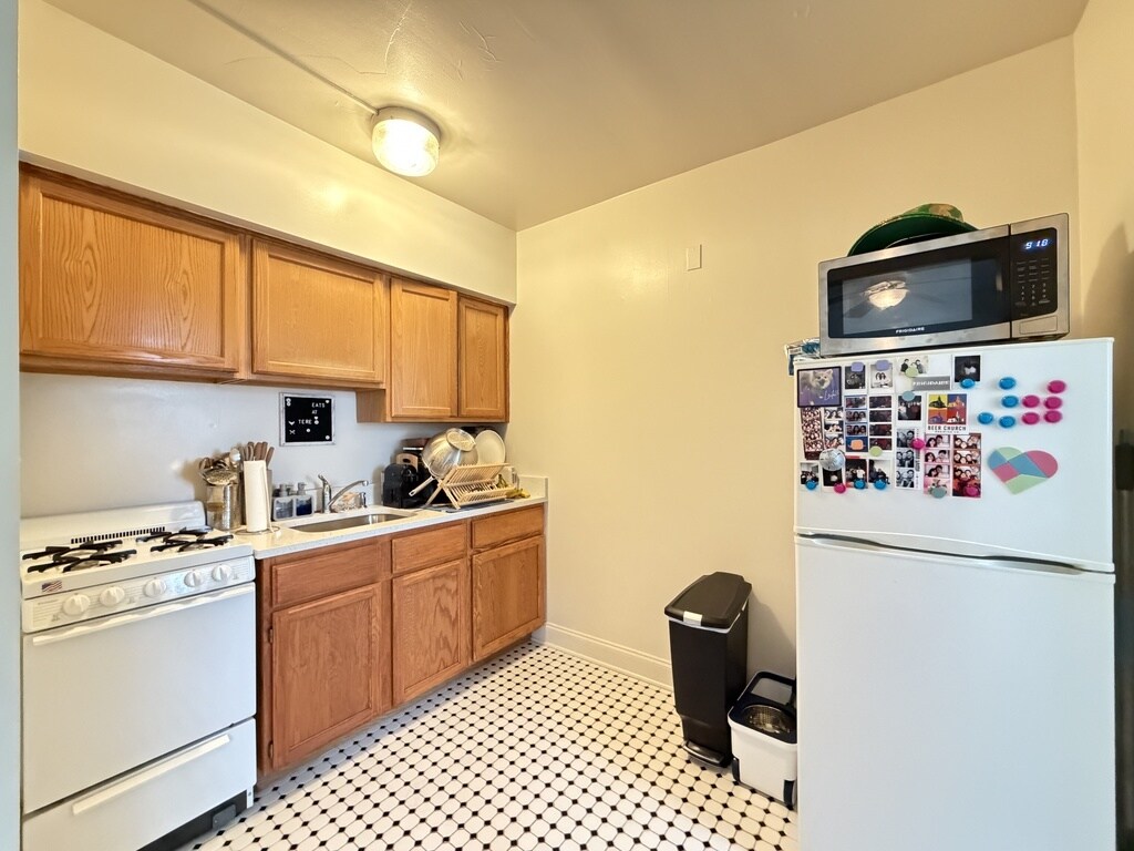 Building Photo - 4531 N Ashland Ave