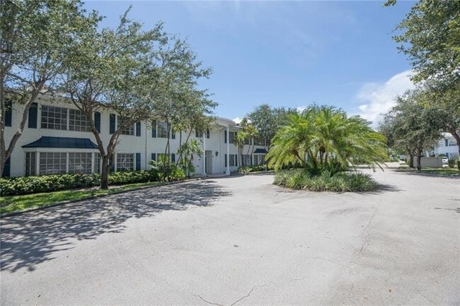 Building Photo - 2260 NE 67th St