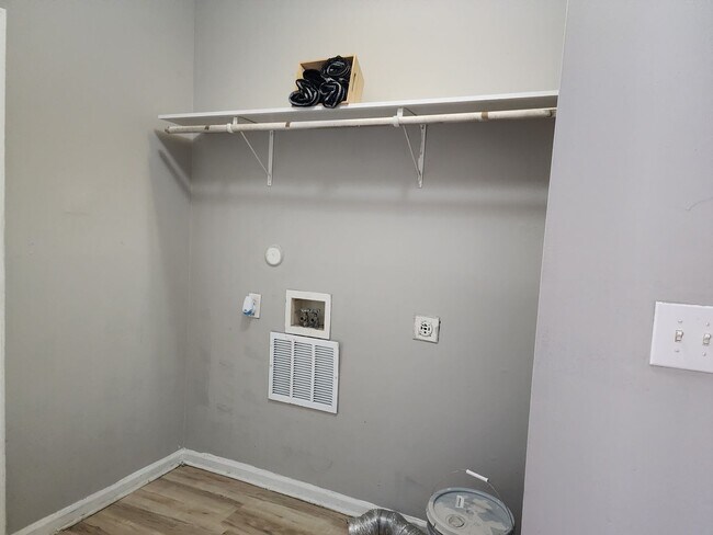 Building Photo - Downtown Wilmington Home, 3 Bedrooms | 1 Bathroom, $1,700/month | Move-in Ready