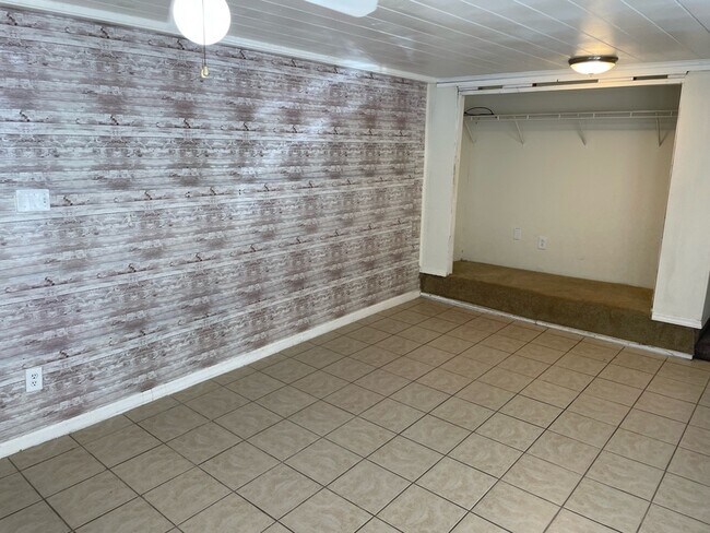 Building Photo - 209 Lovelace Dr