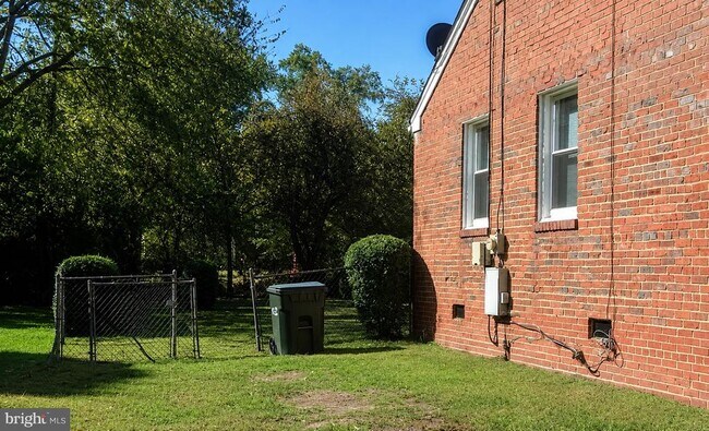Building Photo - 4115 Leake Ave