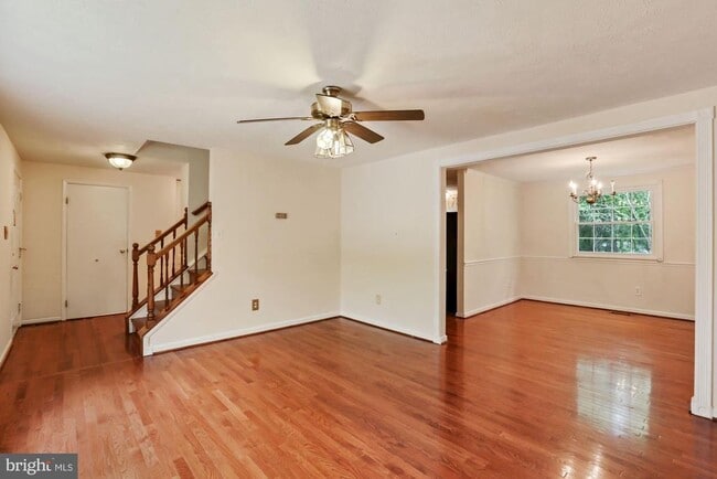 Building Photo - 9404 Mirror Pond Dr