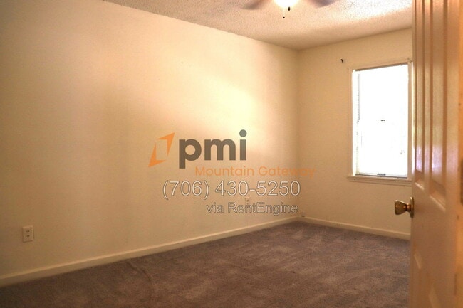 Building Photo - 48 Primrose Dr