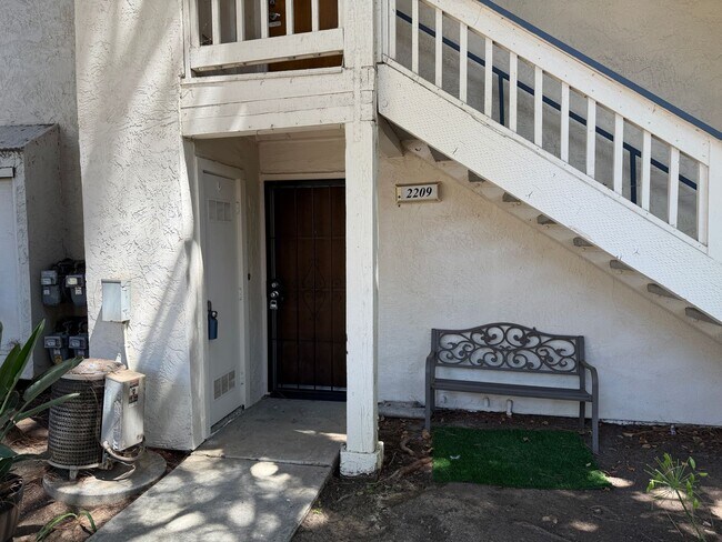 Building Photo - Modern Updated 1 Bedroom 1 Bath Condo with...