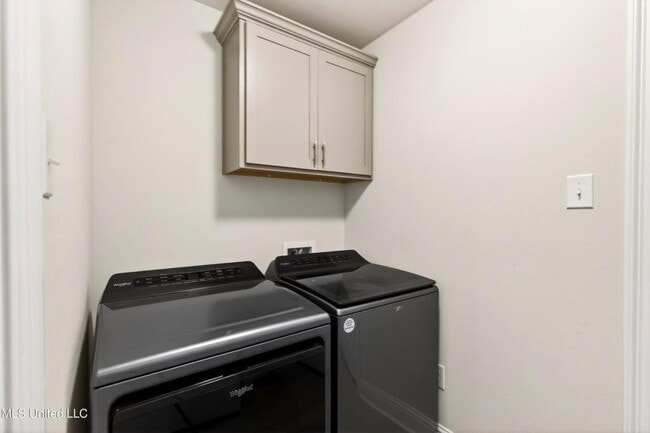 Building Photo - 18102 Evergreen Dr