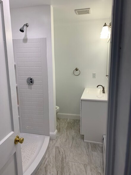 Bathroom - 133 Lake Hayward Rd