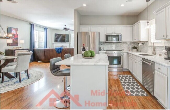 Building Photo - 1228 Island Pl E