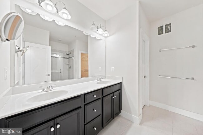 Building Photo - 44730 Tiverton Sq