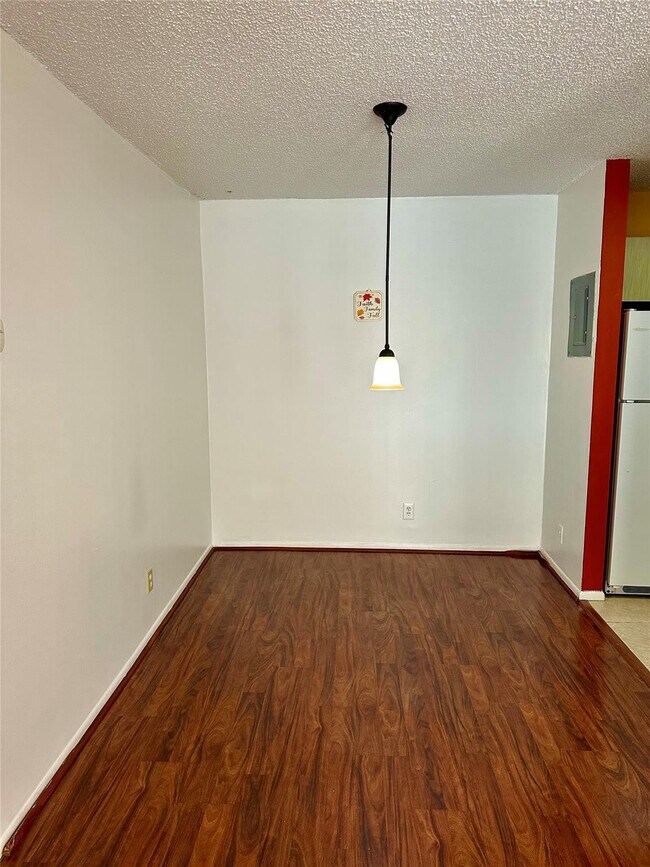 Building Photo - 11622 Royal Palm Blvd