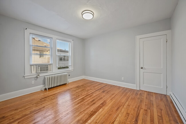 Building Photo - 8 Smith St