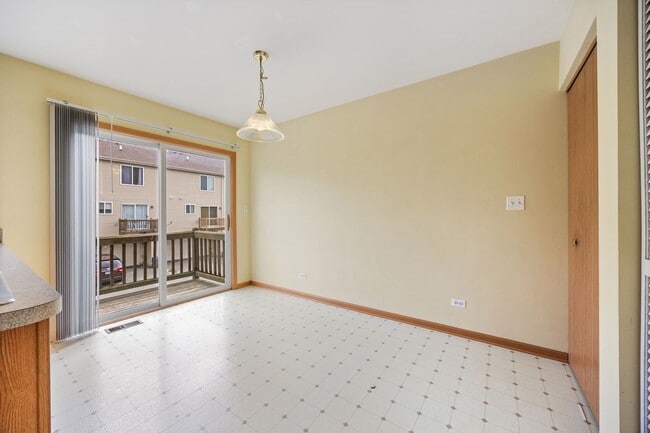 Building Photo - 923 Emerald Dr