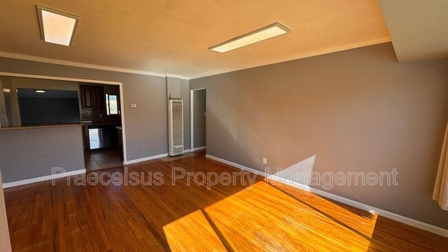 Building Photo - 37 E J St