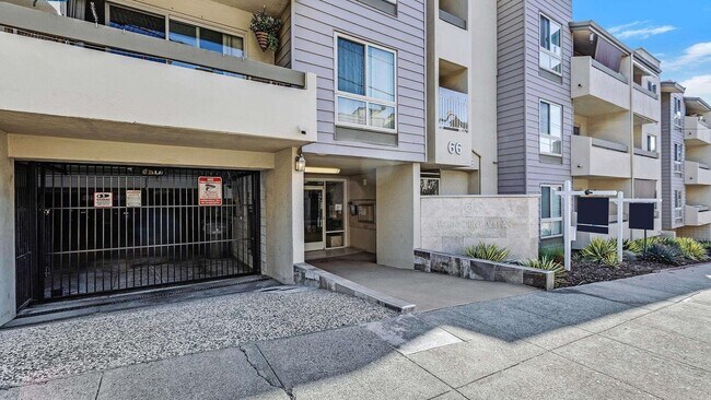 Building Photo - 66 Fairmount Ave